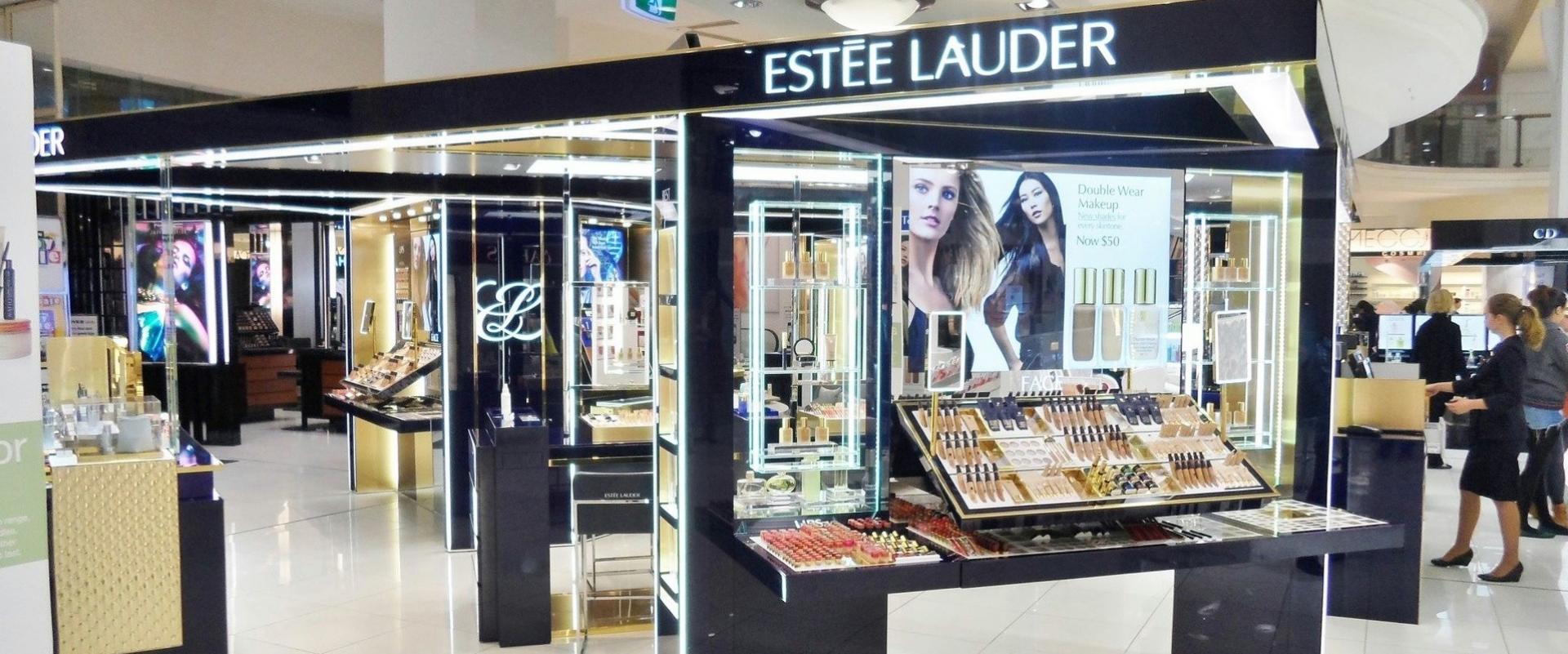 Estee Lauder z planem oszczędnościowym na kolejne miesiące